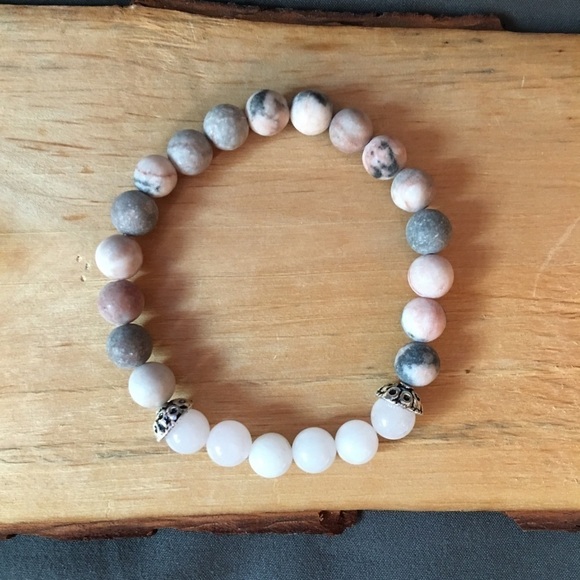 Matte pink zebra and quartz beaded bracelet - Picture 2 of 7
